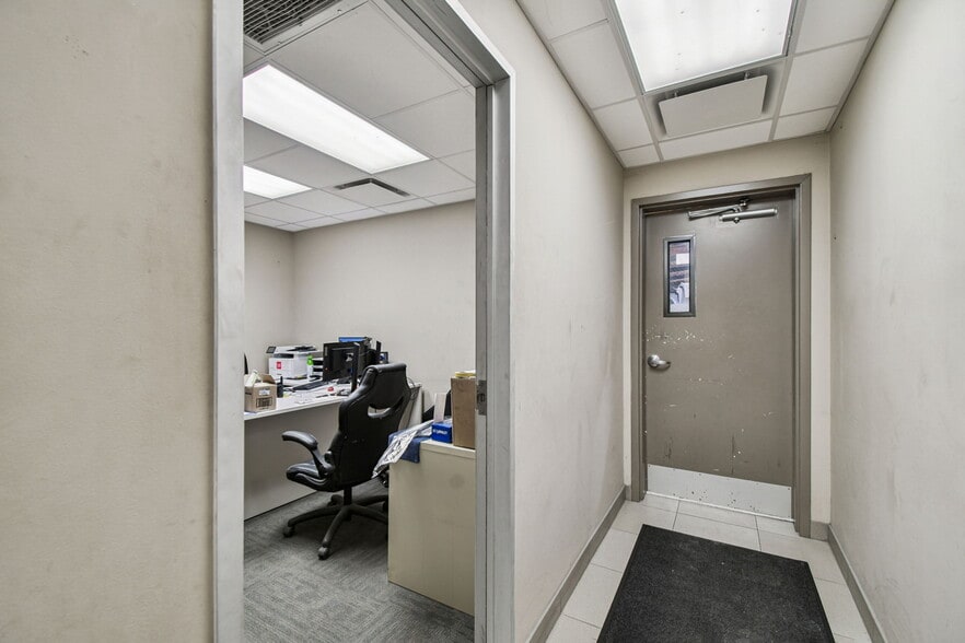 More Photos Of 4811 W Sligh Ave, Tampa Warehouse For Sale