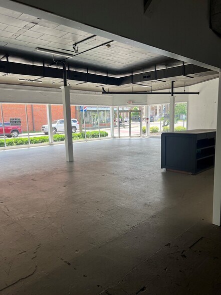 More Photos Of 101 N Poplar St, Aberdeen Storefront For Sale