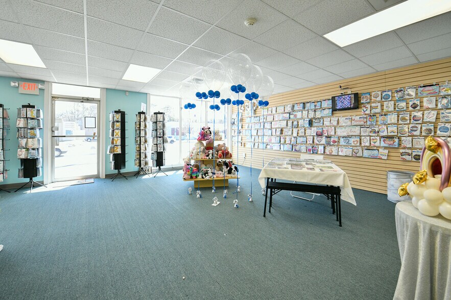 More Photos Of 570-572 Boston Post Rd, Milford Storefront Retail Office For Sale