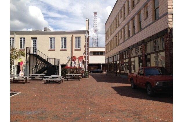 More Photos Of 1525 Hendry St, Fort Myers General Retail For Sale