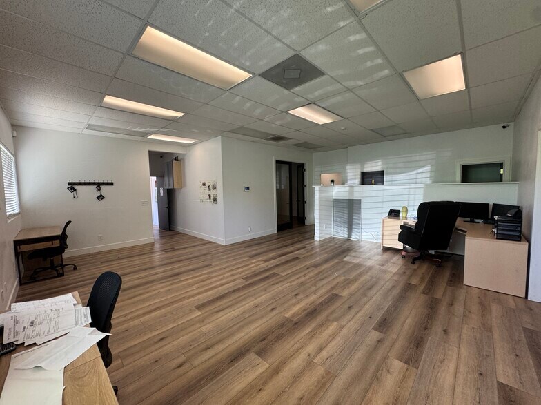 More Photos Of 215 W Ash St, Fallbrook Light Distribution For Lease