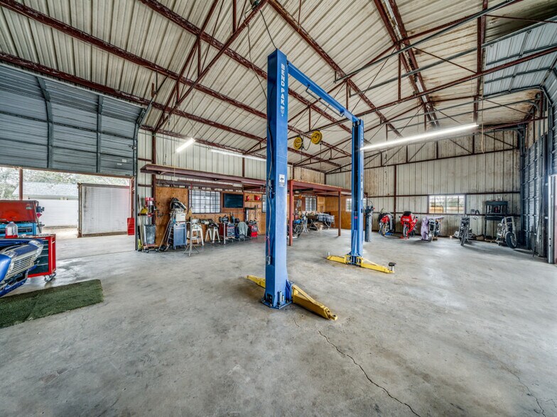 More Photos Of 601 S Storts St, Poth Industrial For Sale