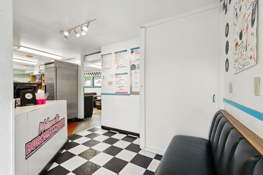 More Photos Of 213 W College Ave, Saint Maries Restaurant For Sale