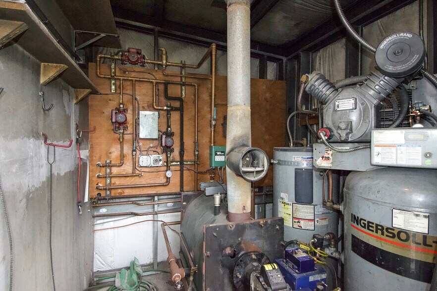 More Photos Of 191 Airport Rd, Port Townsend Airplane Hangar For Lease