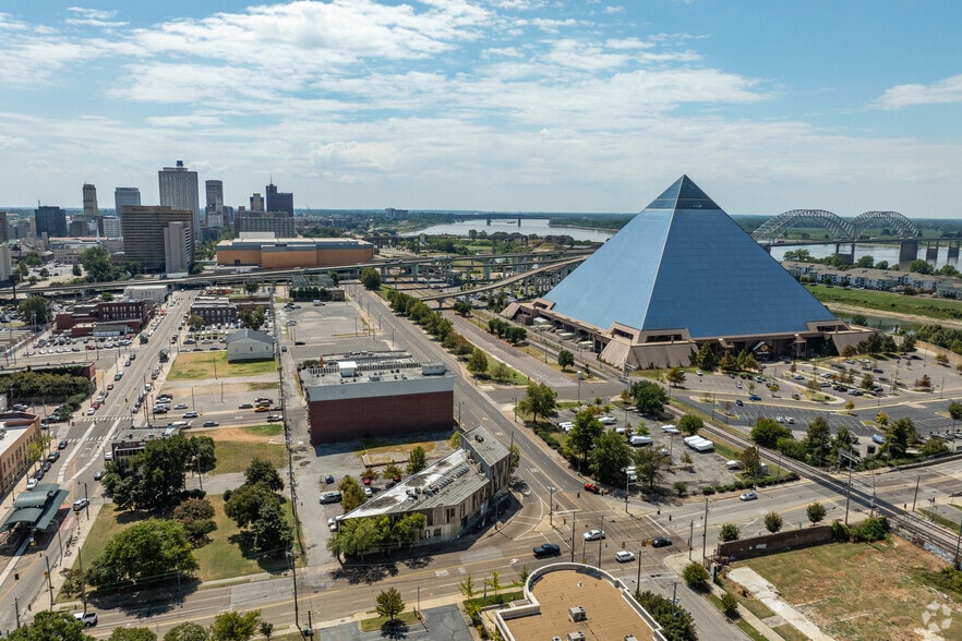 More Photos Of 440 N Front St, Memphis Freestanding For Lease