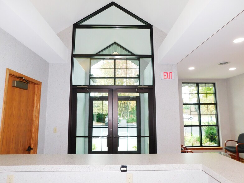 More Photos Of 3400 N Rockton Ave, Rockford Office For Lease