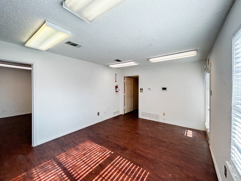 More Photos Of 405 S Elm St, Denton Apartments For Sale