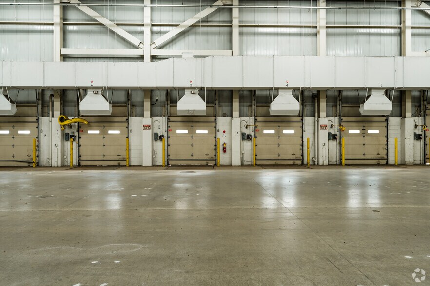 More Photos Of 100 Murray Dr, Warren Warehouse For Lease