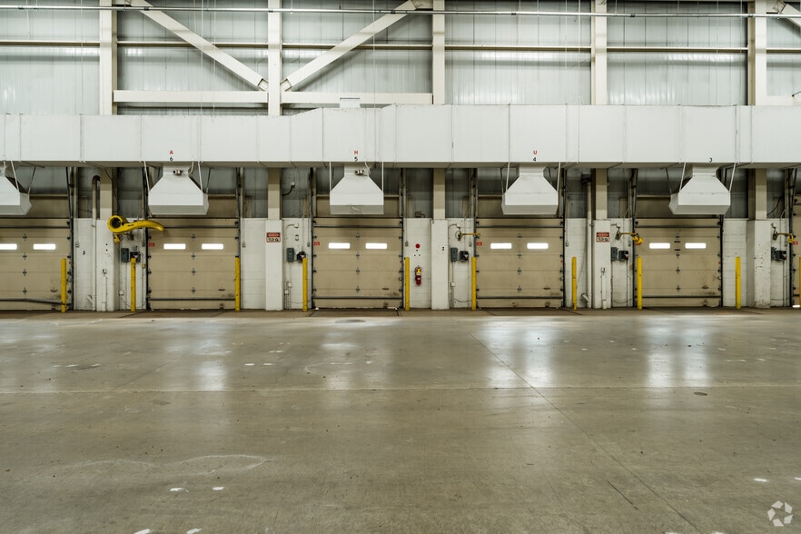 More Photos Of 200 Murray Dr, Warren Unknown For Lease