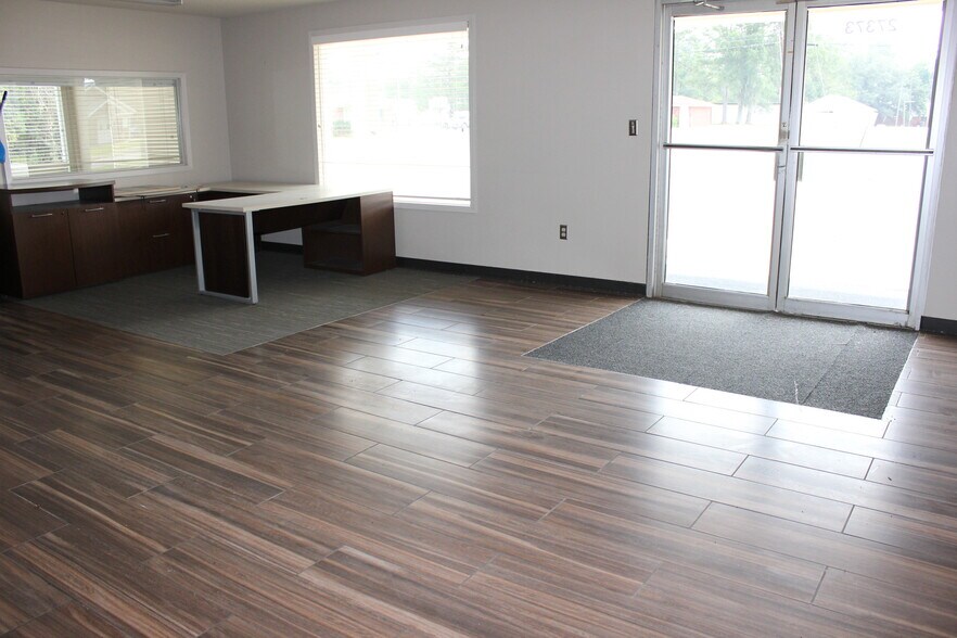 More Photos Of 27373 Highway 42, Springfield Loft Creative Space For Lease