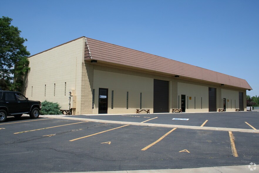 More Photos Of 1055 Delaware Ave, Longmont Warehouse For Lease