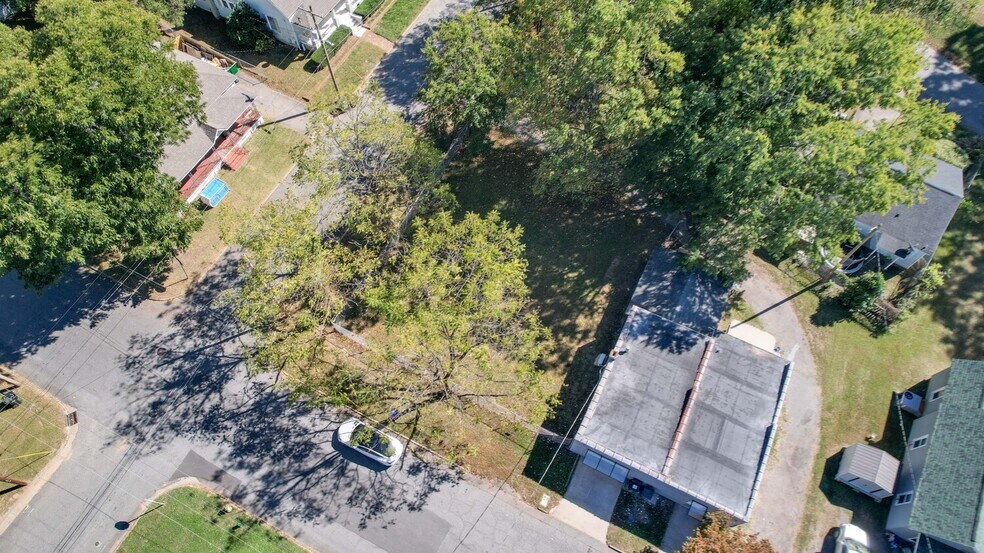 More Photos Of 239 Brookwood Ave NW, Concord Flex For Sale