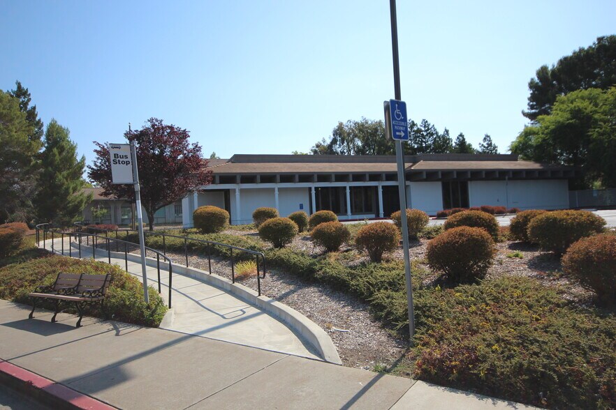 More Photos Of 1200 Rossmoor Pky, Walnut Creek Bank For Lease