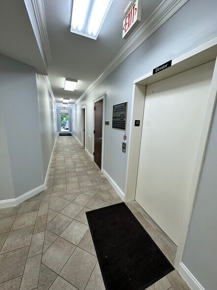 More Photos Of 5816 Creedmoor Rd, Raleigh Office For Lease