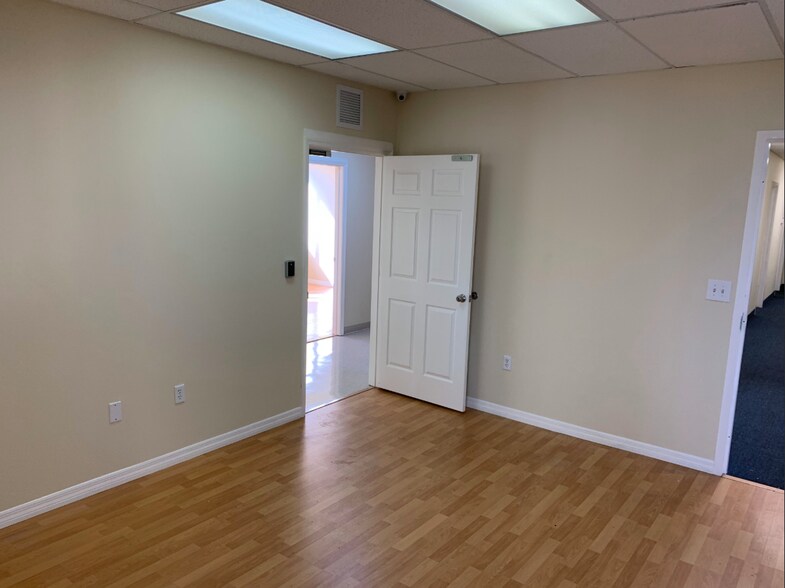 More Photos Of 7950 SW 30th St, Davie Medical For Sale