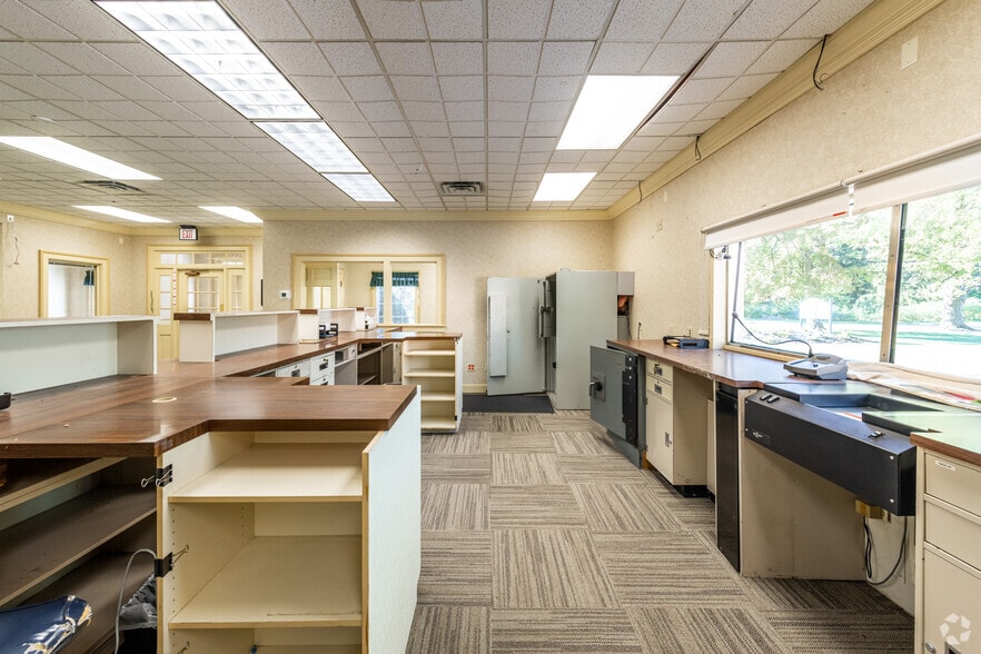 More Photos Of 1903 Hubbard Rd, Madison Office For Sale