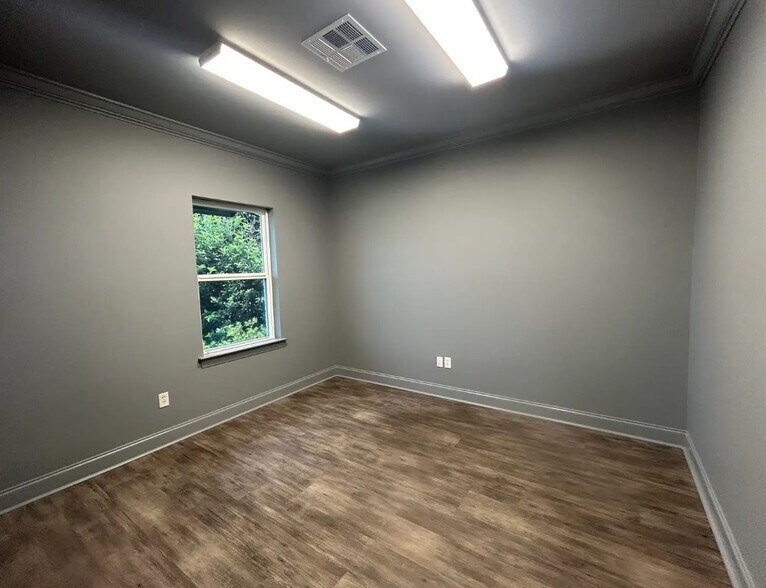 More Photos Of 308 Eastbank st, Gonzales Industrial For Lease