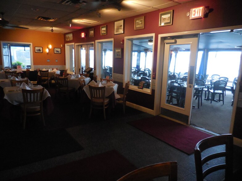 More Photos Of 40 Front St, Newburgh Restaurant For Lease