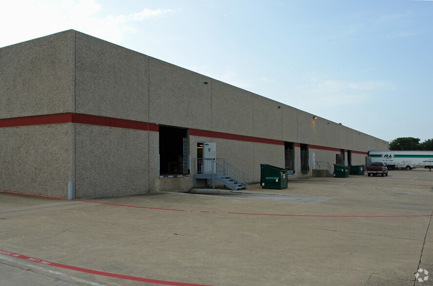 More Photos Of 2211 Century Center Blvd, Irving Warehouse For Lease