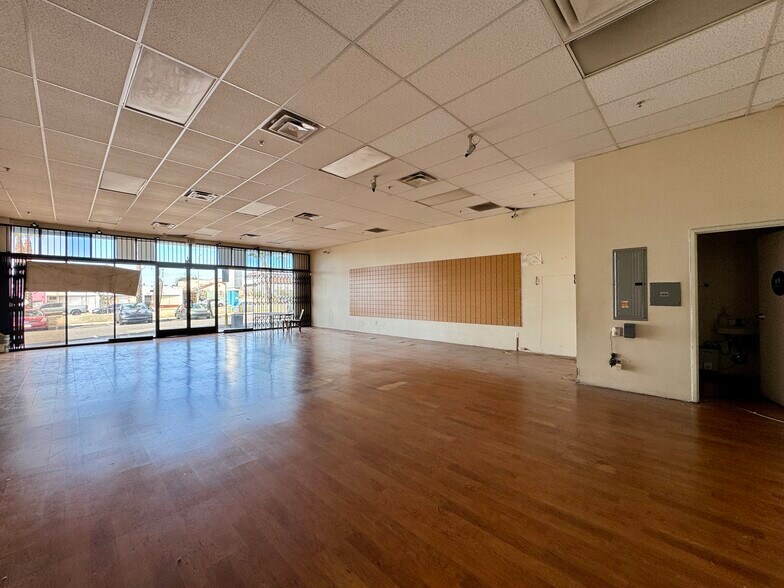 More Photos Of 10714 S Western Ave, Los Angeles Unknown For Lease