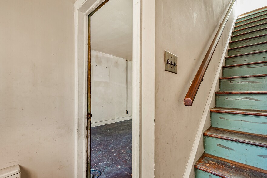 More Photos Of 9 E 44th St, Wilmington Office Residential For Sale