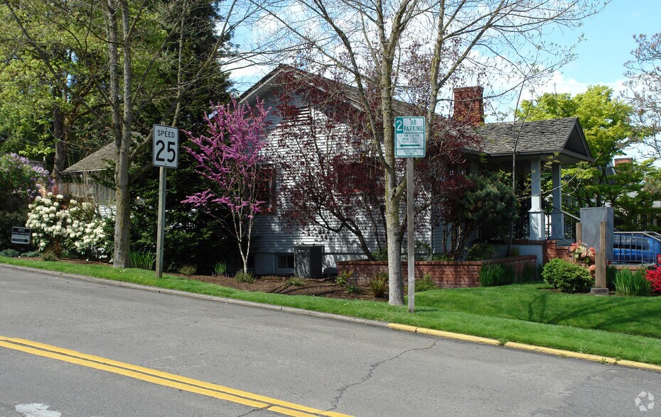 More Photos Of 1892 Willamette St, Eugene Office For Lease