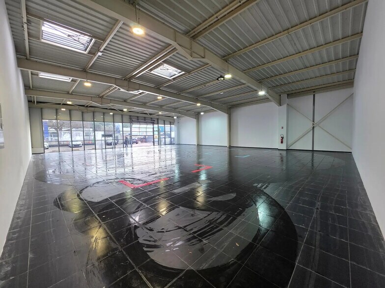 More Photos Of 14 Avenue José Nobre, Martigues Flex For Lease