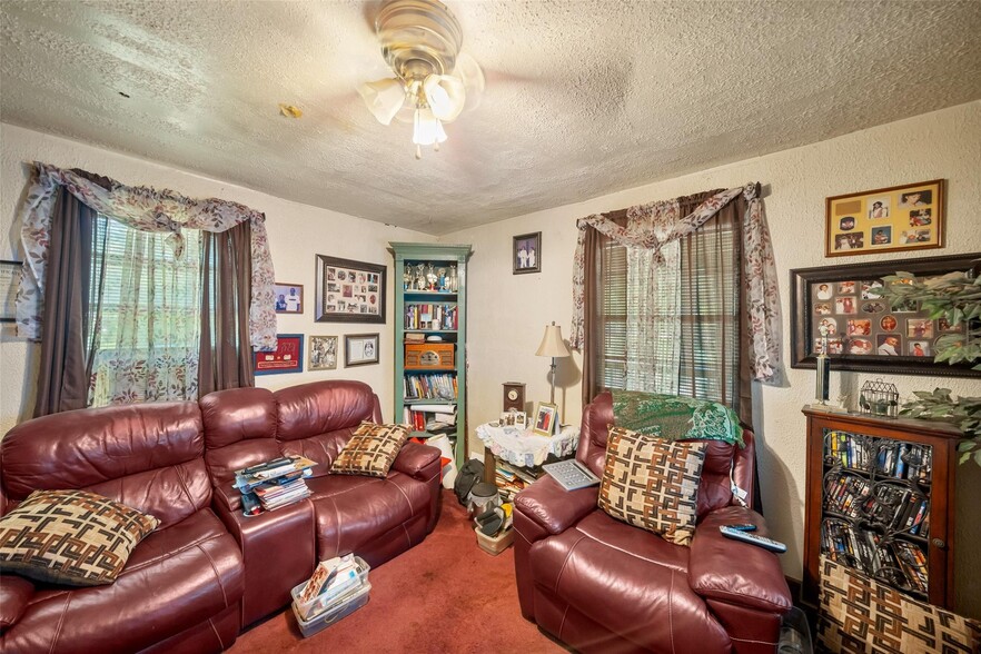 More Photos Of 19160 Terri Ln, Conroe Office Residential For Sale