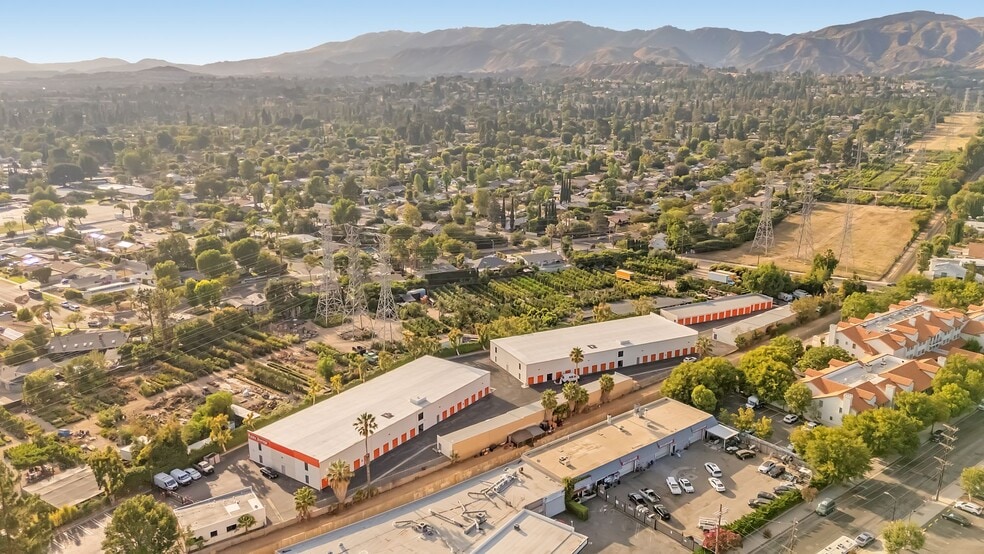 More Photos Of 18175 Chatsworth St, Granada Hills Self Storage For Sale
