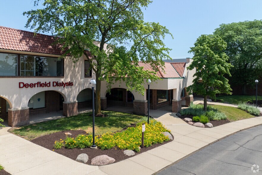 More Photos Of 405-493 Lake Cook Rd, Deerfield Storefront For Lease