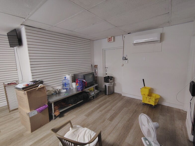 More Photos Of 808-878 East Coast Ave, Lake Worth Storefront Retail Residential For Lease