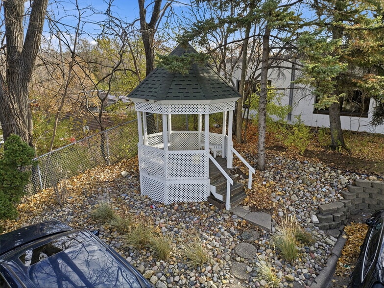 More Photos Of 941 Hillwind Rd NE, Minneapolis Medical For Sale