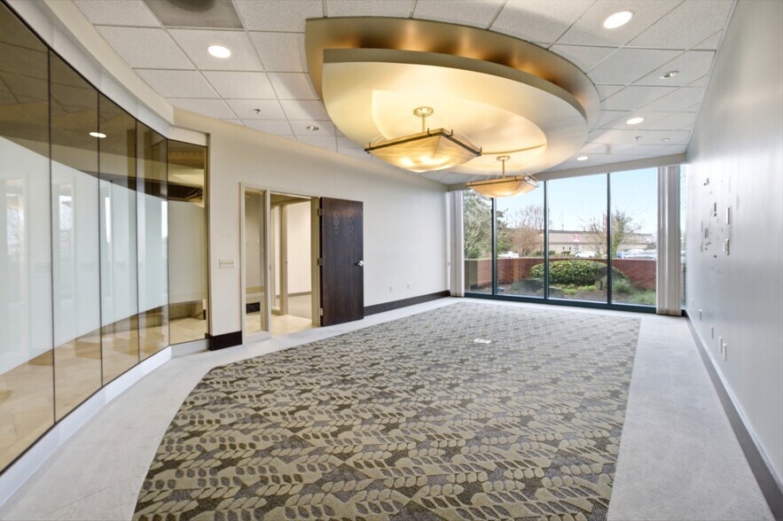 More Photos Of 680 Hawthorne Ave SE, Salem Office For Lease