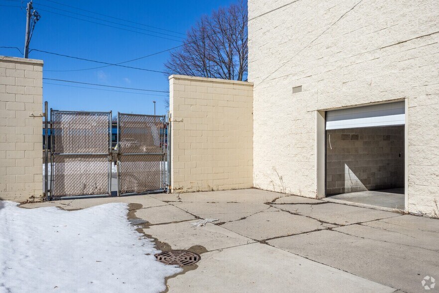 More Photos Of 615 S Monroe Ave, Mason City Warehouse For Lease