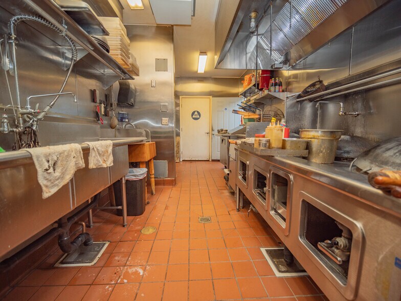 More Photos Of 2016-2018 16th St, Sacramento Storefront Retail Residential For Sale