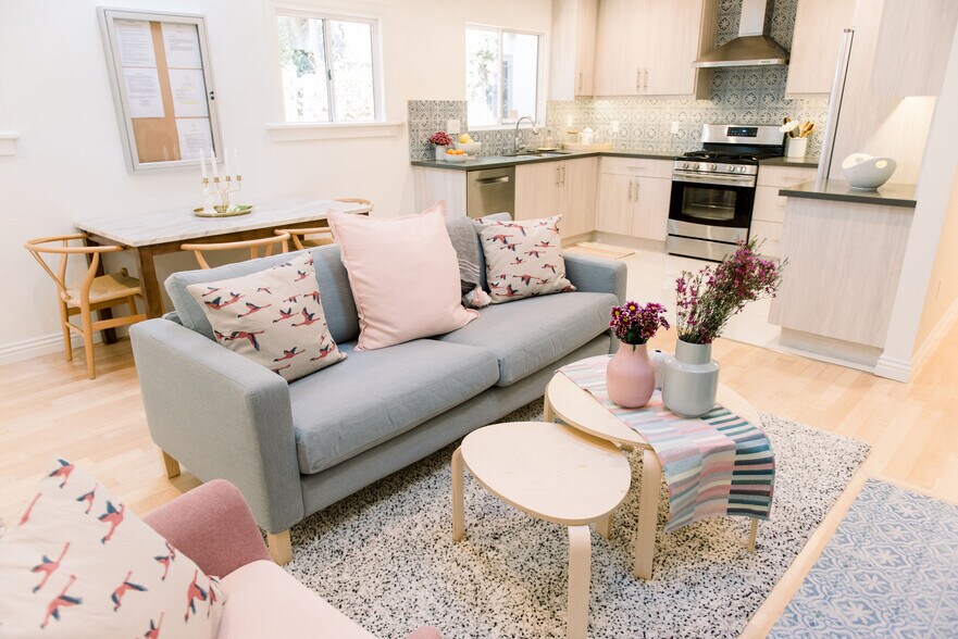 More Photos Of 6082 Selma Ave, Los Angeles Rehabilitation Center For Lease