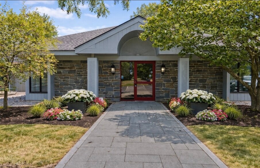 Primary Photo Of 5710 Commons Park, East Syracuse Medical For Lease