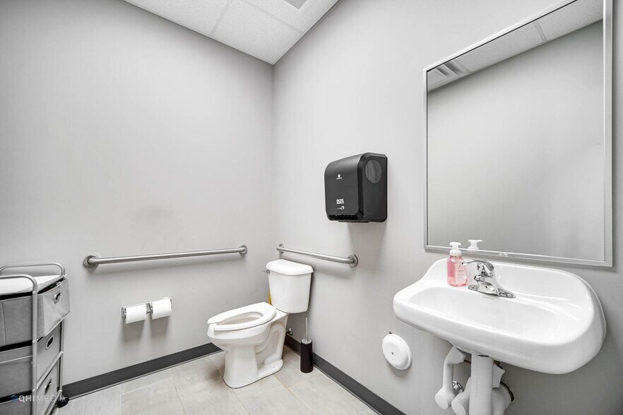 More Photos Of 1227 N Cedar Rd, New Lenox Office For Lease