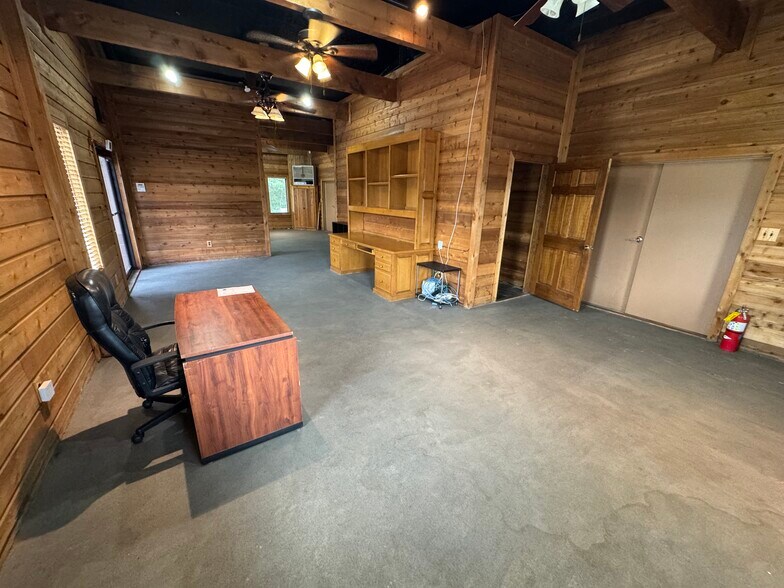 More Photos Of 4354 Valnorth Dr, Valdosta Warehouse For Lease
