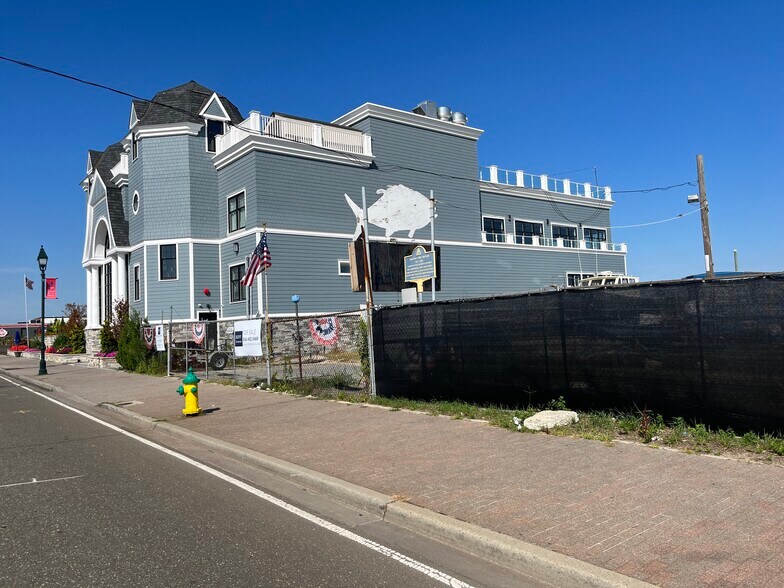 More Photos Of 377 Woodcleft Ave, Freeport Storefront Retail Residential For Sale