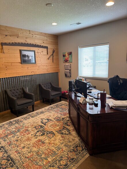 More Photos Of 996 Thornwood Dr, Heath Office For Sale