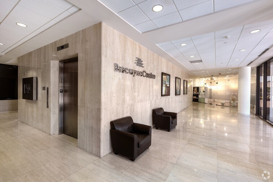 More Photos Of 11900 Biscayne Blvd, North Miami Office For Lease