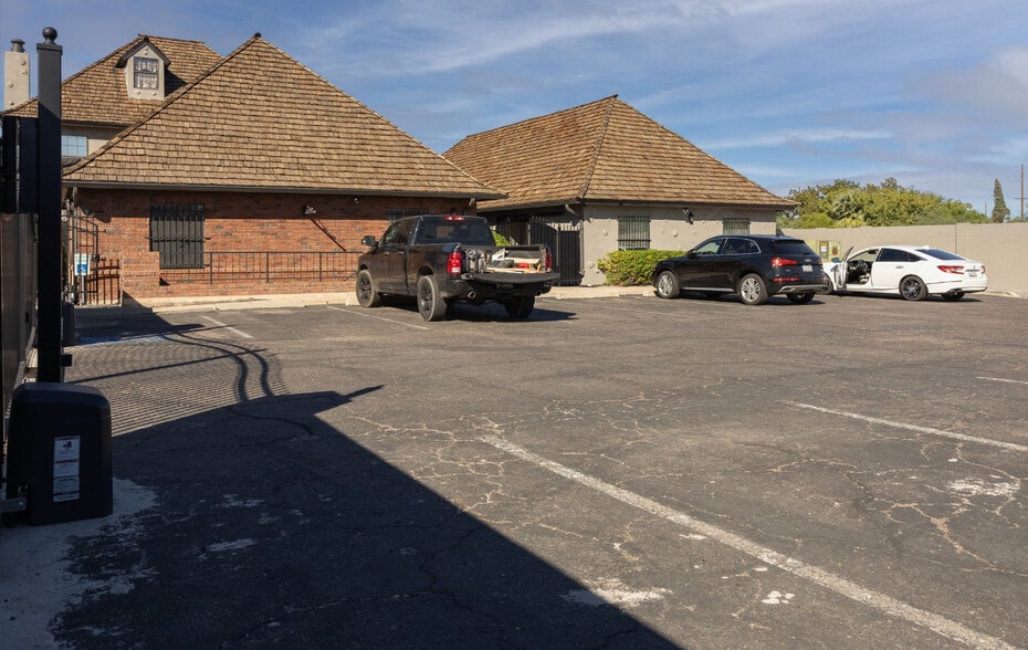 More Photos Of 40 W Brown Rd, Mesa Office For Sale