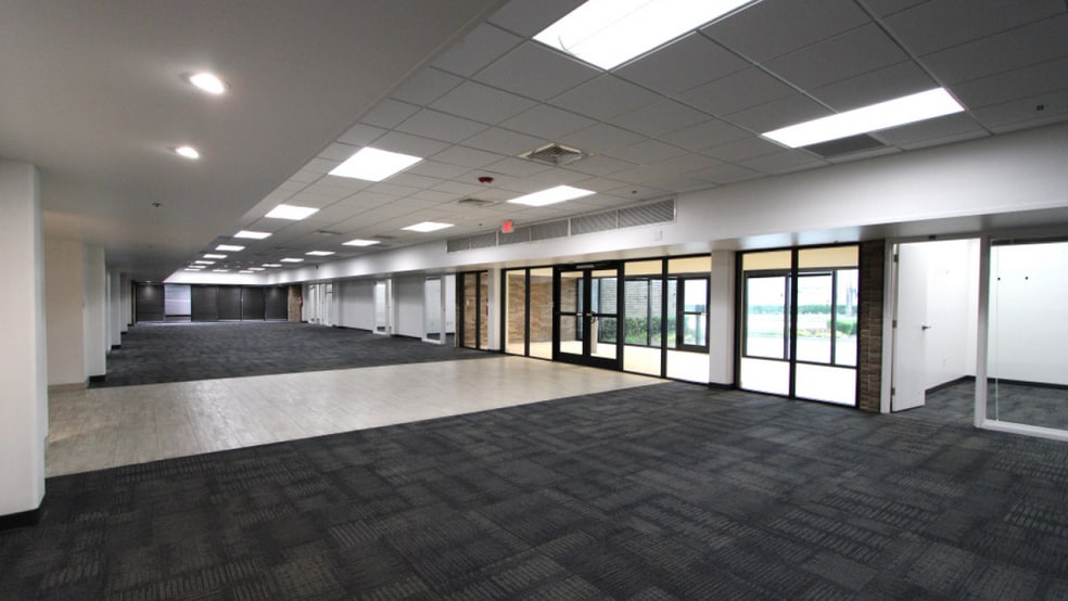 More Photos Of 8040 Bayberry Rd, Jacksonville Unknown For Lease
