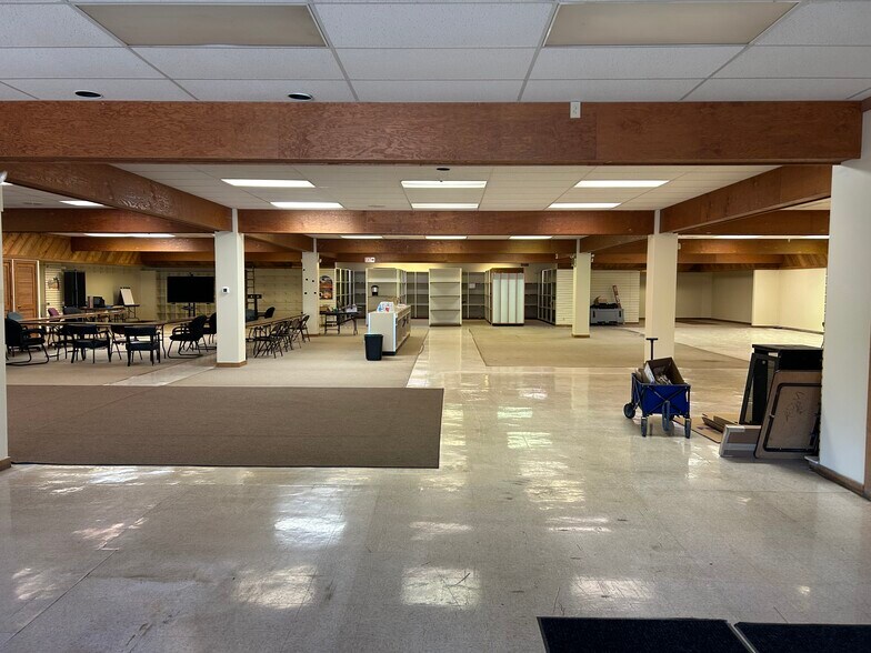 More Photos Of 749 Commerce St, Sinking Spring Storefront Retail Office For Lease