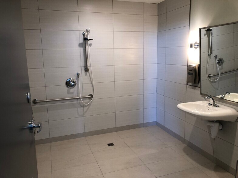 More Photos Of 940-950 6th Ave SW, Calgary Office For Sale