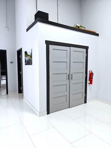 More Photos Of 165 Prairie Lake Rd, East Dundee Warehouse For Sale