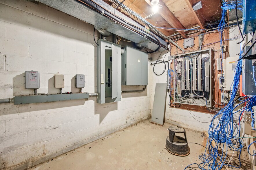 More Photos Of 2000 Green St, Farrell Medical For Sale