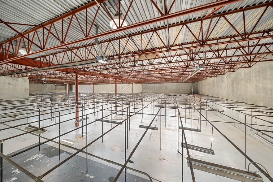 More Photos Of 8920 Fraserton Ct, Burnaby Warehouse For Lease