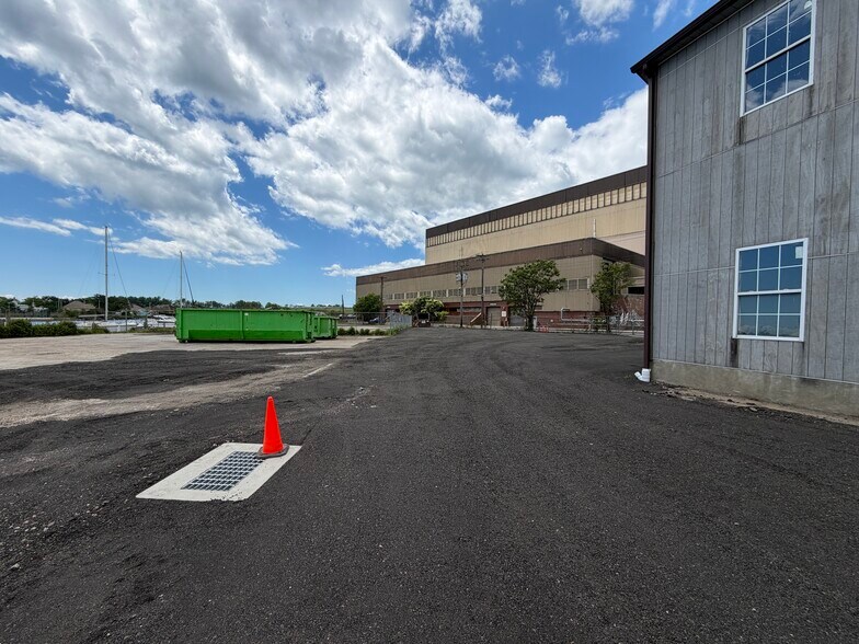 More Photos Of 88 Howard Ave, Bridgeport Warehouse For Lease